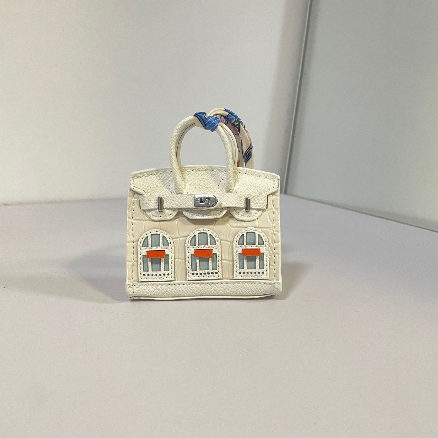 Mini House-Shaped Bag Charm & Keychain: Cute Creative Window Design for Car Keys & Earphone Pouches
