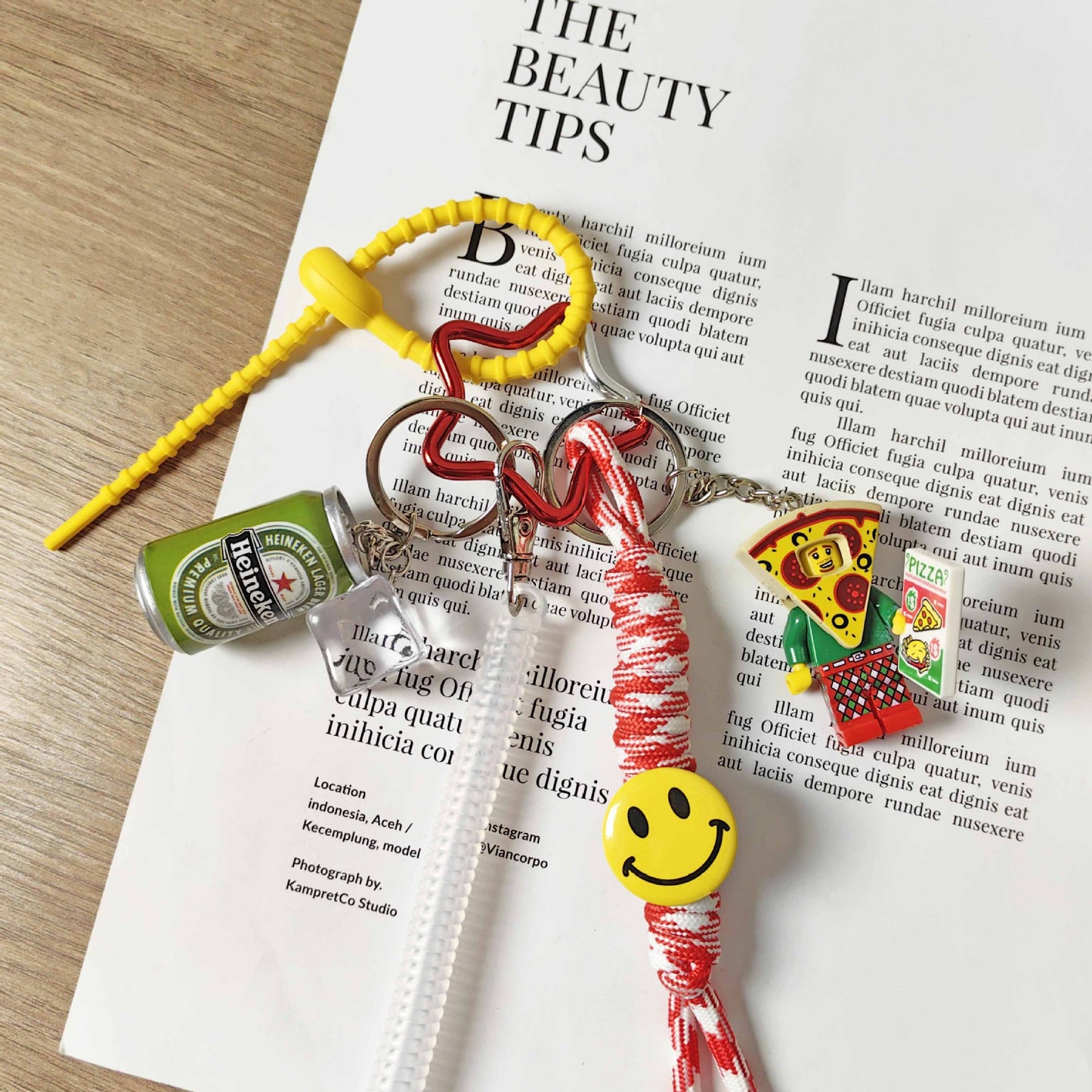 Creative Pizza Builder Keychain with Smiley Beer and Ice Cube Charms - Fun Unisex Bag Accessory