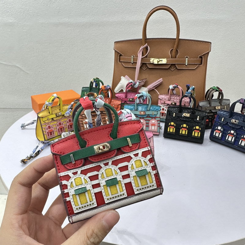 Mini House-Shaped Bag Charm & Keychain: Cute Creative Window Design for Car Keys & Earphone Pouches