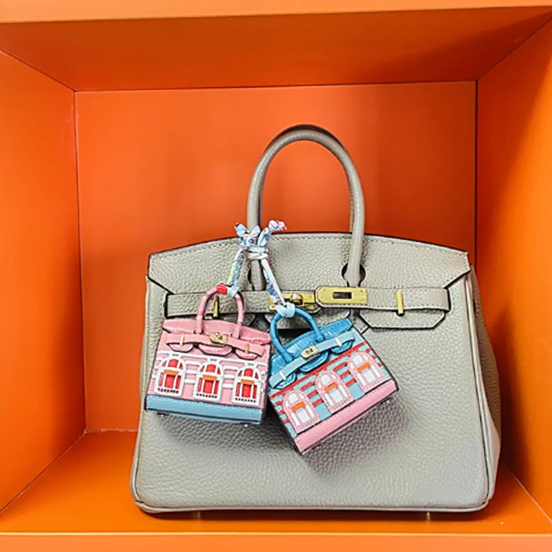 Mini House-Shaped Bag Charm & Keychain: Cute Creative Window Design for Car Keys & Earphone Pouches